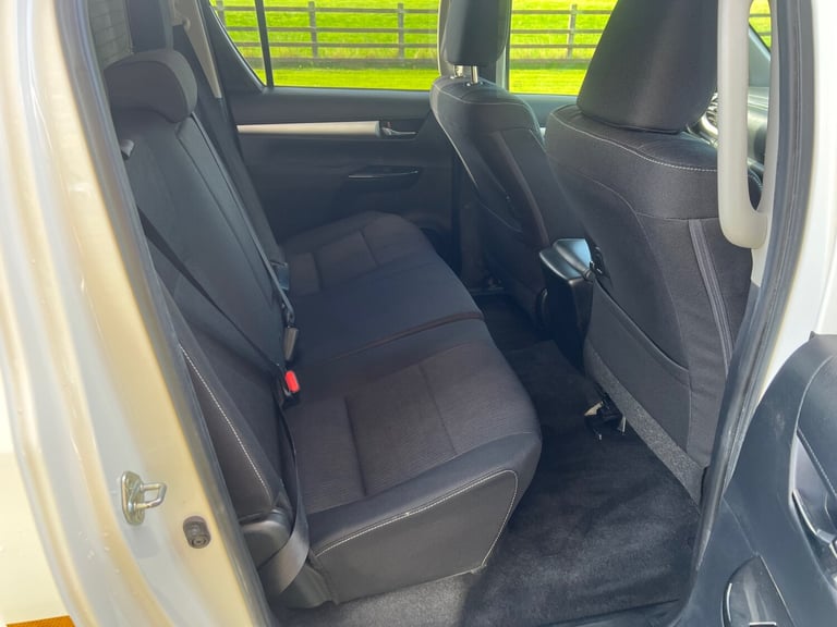 TOYOTA HILUX 2.4 D-4D 150PS ICON MANUAL 4X4 UTILITY PICKUP 21 REG 19,400 MILES