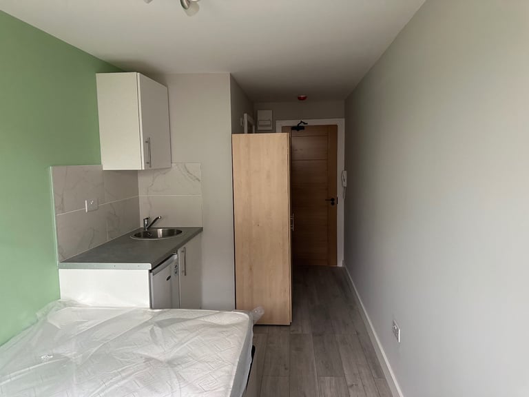 A one bedroom Studio is available to rent in Greenford UB6