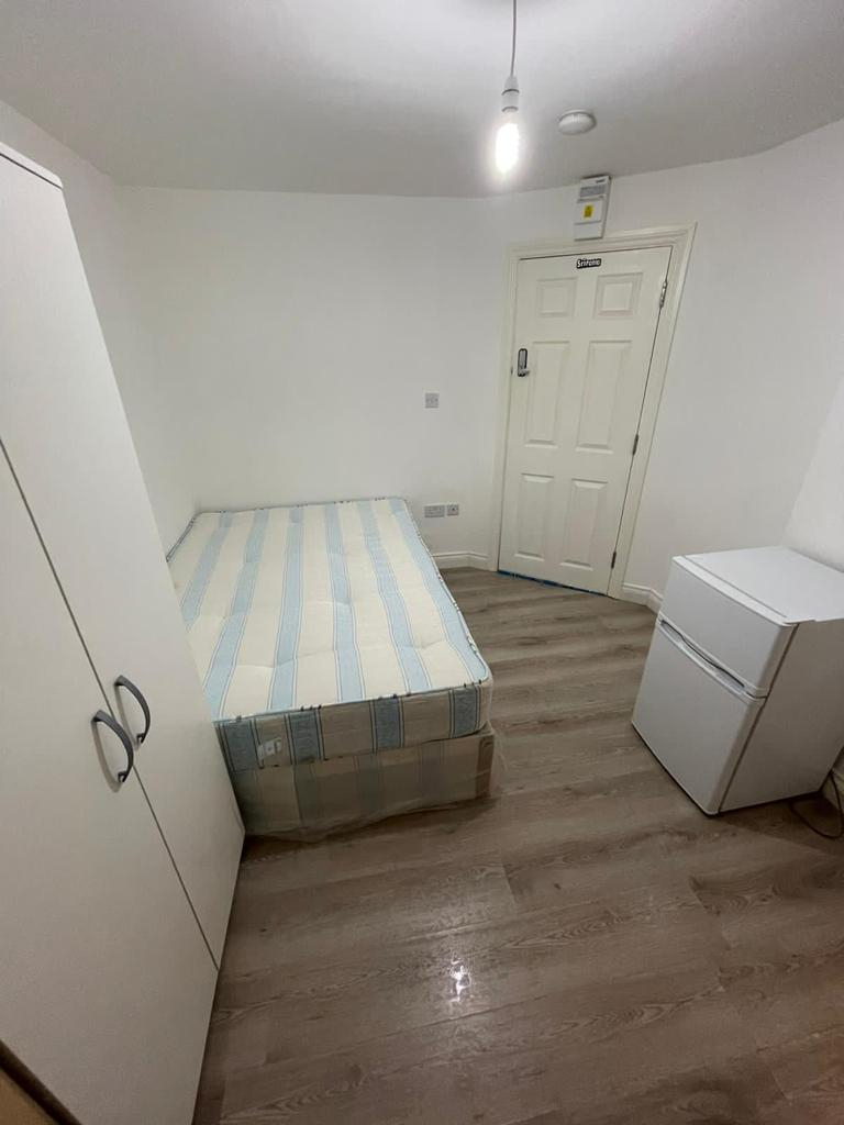 image for Studio Room in Hounslow, TW4 5NJ 