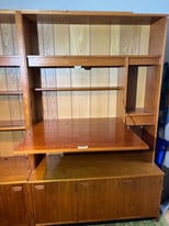 Wall unit free standing
