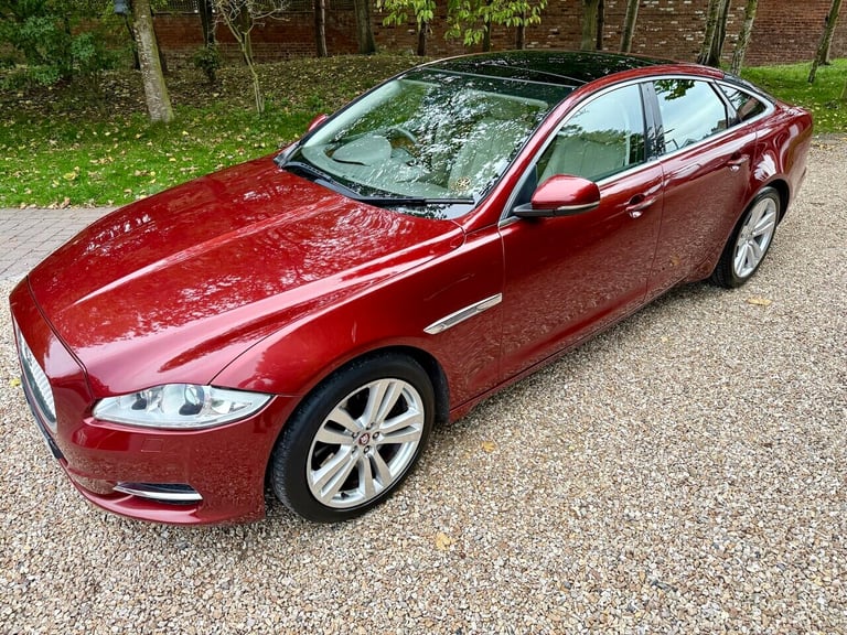 2010 Jaguar XJ 3.0d V6 Premium Luxury 4dr Auto SALOON DIESEL Automatic