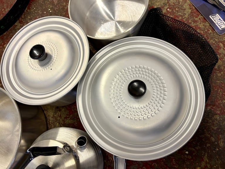 Camping saucepan cooking set with kettle