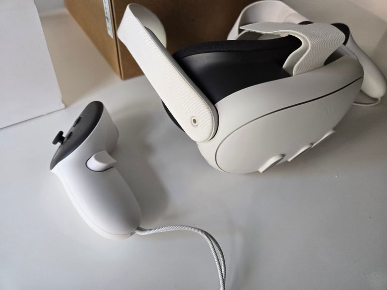 Meta Quest 3, mint condition, 18 month warranty (John Lewis)