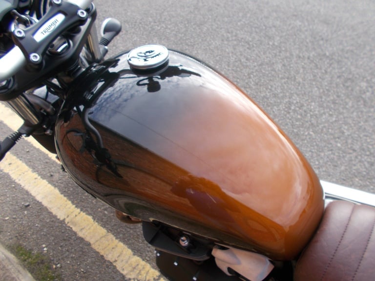 2024 TRIUMPH SCRAMBLER 900