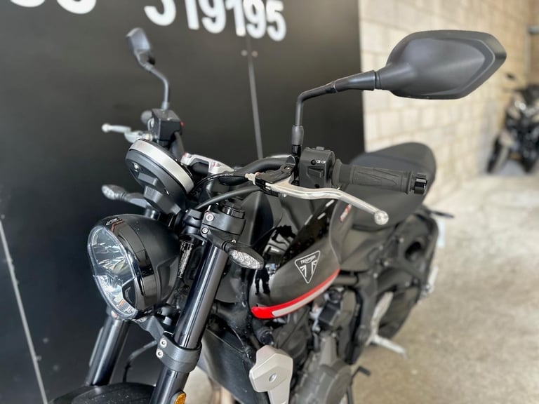 STUNNING ONE OWNER 2024/24 TRIUMPH TRIDENT 660 MOTORCYCLE