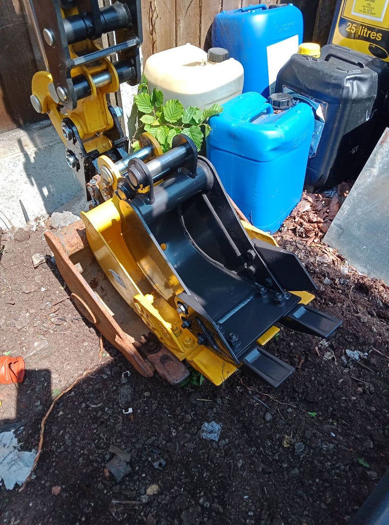 Digmaster one ton digger 