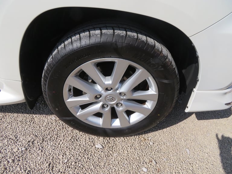 2015 Toyota Landcruiser ZX 4.6 V8  4x4 Petrol Automatic