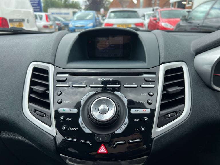 2012 Ford Fiesta 1.4 Titanium 5dr Auto HATCHBACK Petrol Automatic