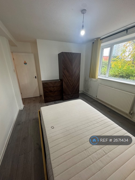 2 bedroom flat in Miranda Court, Salford, M5 (2 bed) (#2671434)
