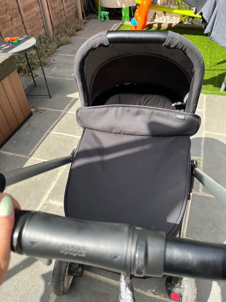 image for Mamas & Papas Black Flip XT2 Travel System