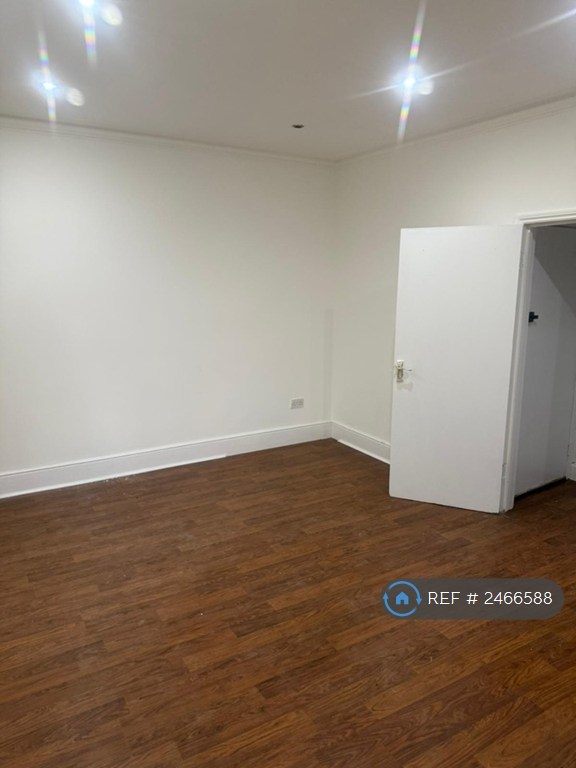 Studio flat in Goodmayes, London, IG3 (#2466588)