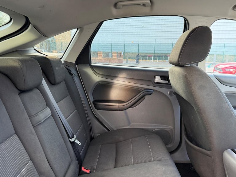 2010 Ford Focus 1.6 Titanium 5dr Auto HATCHBACK PETROL Automatic