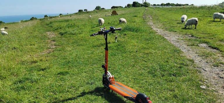 Electric scooter EMOVE 52V 1600W (Made in USA).