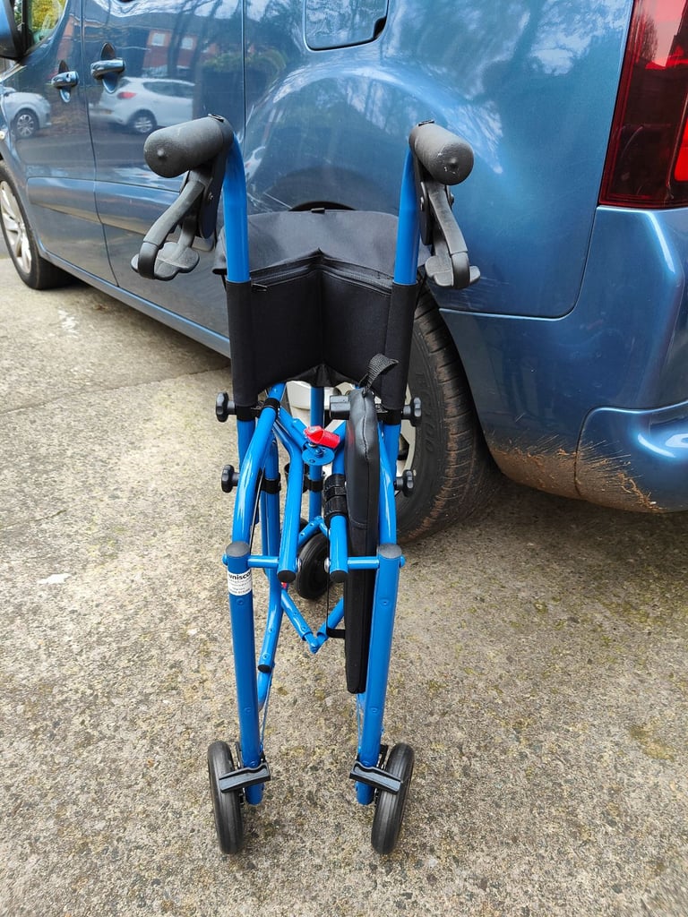 Lightweight walker (rollator) with 3 wheels folding