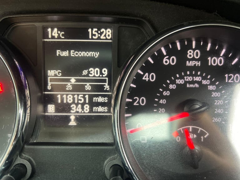 2011 Nissan Qashqai 1.5 dCi Acenta 2WD Euro 5 5dr HATCHBACK Diesel Manual