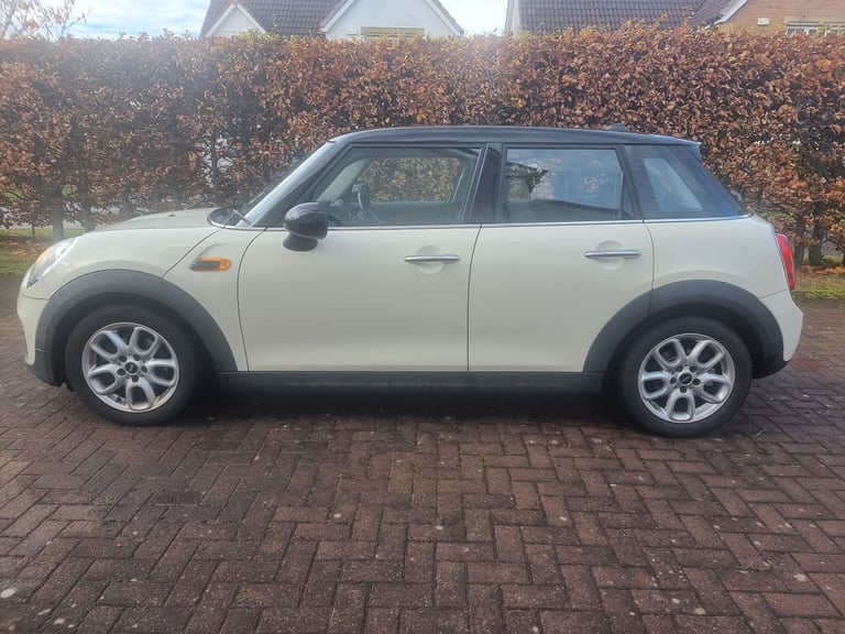 Mini Cooper D Euro 6 1496 (cc), 5 doors