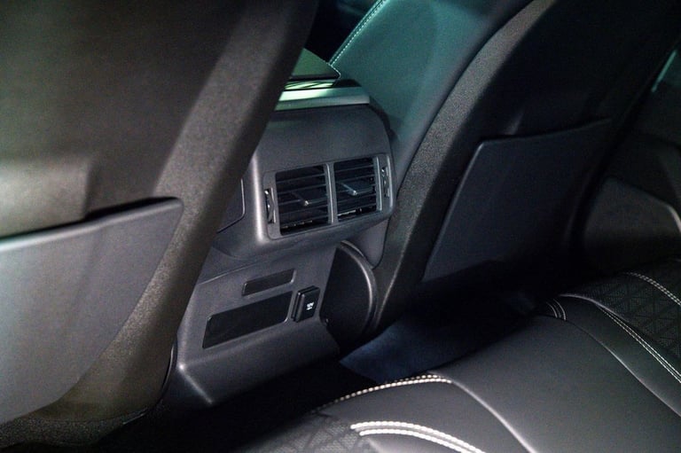 2019 Land Rover Range Rover Velar 3.0 D300 R-Dynamic HSE SUV 5dr Diesel Auto 4WD Euro 6 (s/s) (30...