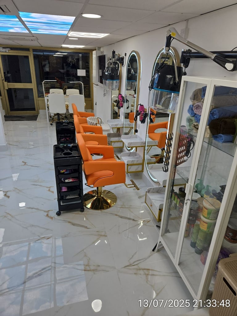 Hair Stylist Chair for rent
