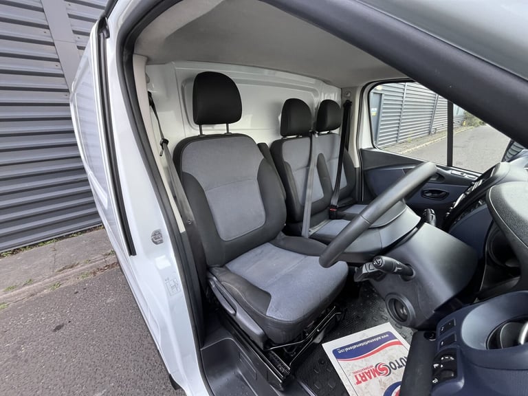 VAUXHALL VIVARO TRAFFIC 1.6 CDTi 2900 ecoFLEX White Manual Diesel 2017