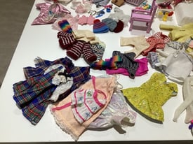 Sindy wardrobe, beds and many accessories 
