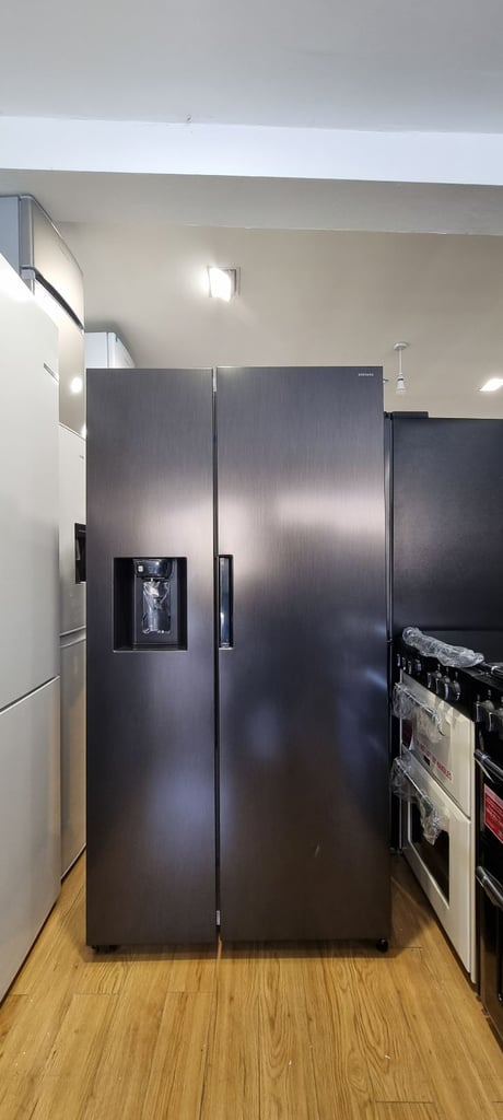 Ex display Fridge freezer Samsung American style with water dispenser and ice maker 