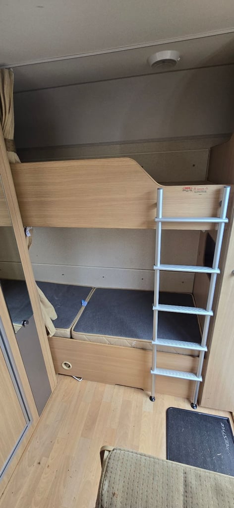 Abbey freestyle 560/6 berth fixed bunk beds 2008 motor mover full awning 
