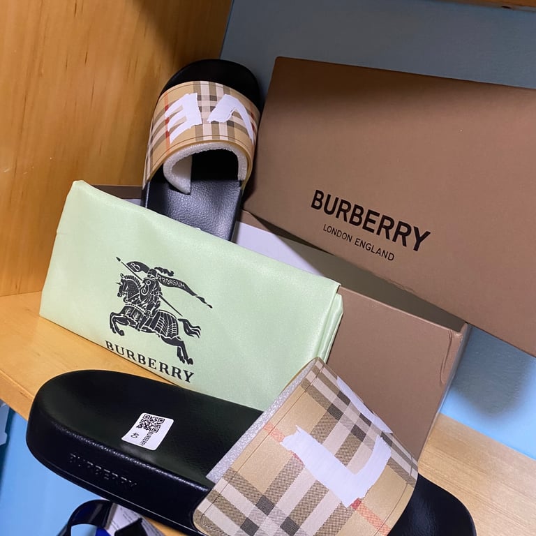 image for Burberry Sliders Limited Edition LOVE
