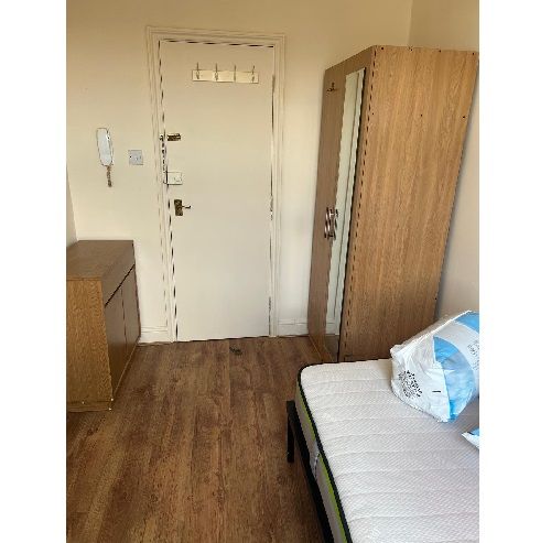 Single Room on Pembridge Road, Notting Hill Gate, London W11 3HN ***All Bills Inc***