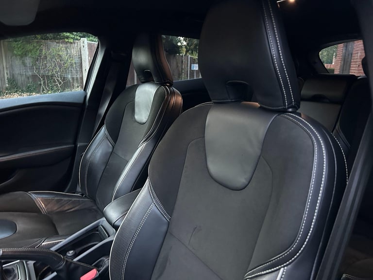 2017 Volvo V40 2.0 T2 R-Design Euro 6 (s/s) 5dr HATCHBACK Petrol Manual