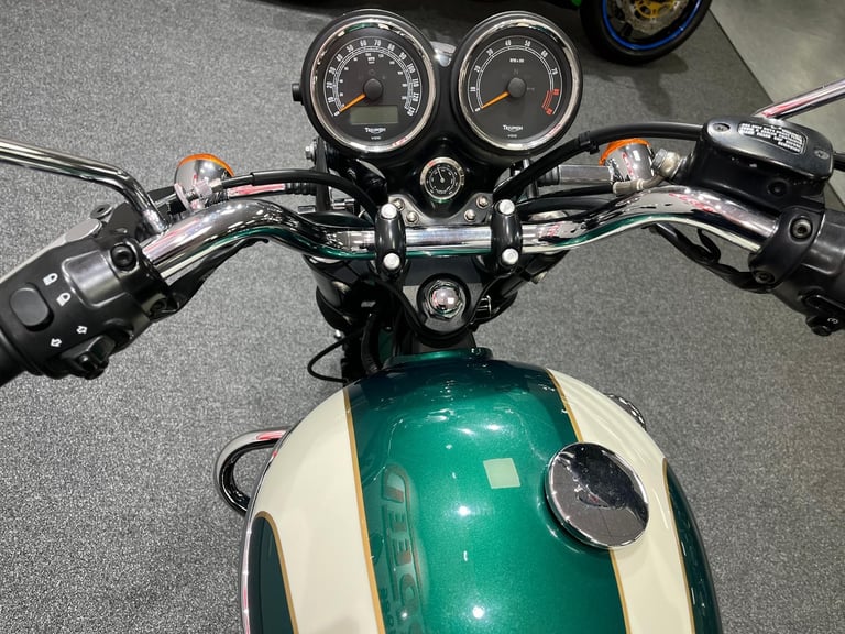 Triumph Bonneville T 100, 2011