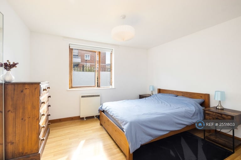 2 bedroom flat in Nichols Court, London, E2 (2 bed) (#2551803)