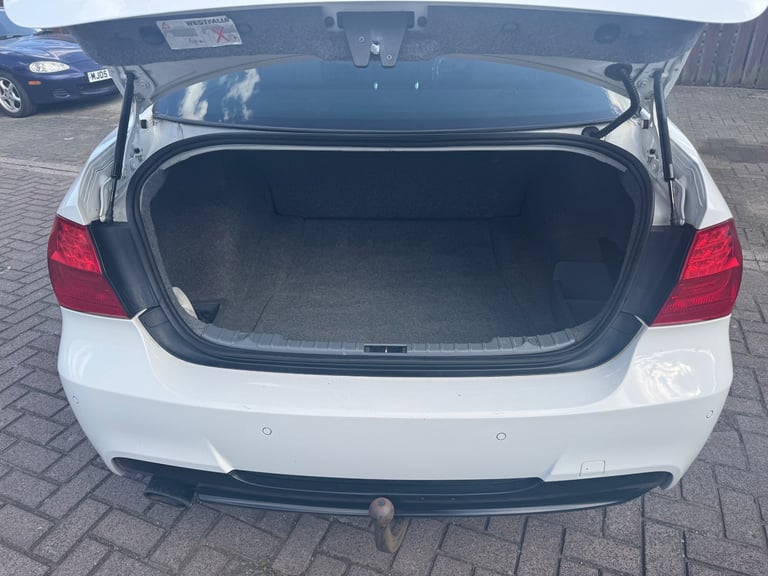 BMW, 3 SERIES, Saloon, 2011, Manual, 1995 (cc), 4 doors