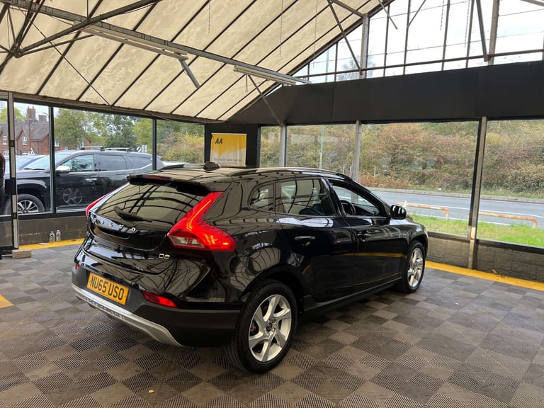 2015 Volvo V40 D2 [120] Cross Country Lux 5dr HATCHBACK DIESEL Manual