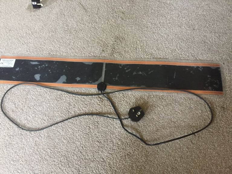 TWO large Habistat heat mats, ceramic log hide, thermometer and small dish ALL for