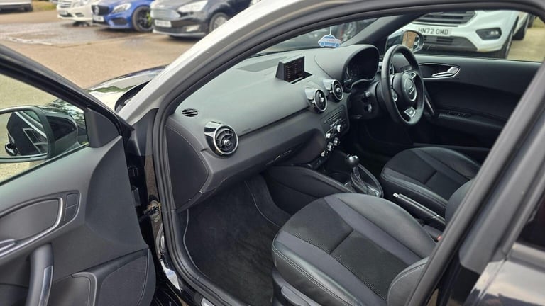 AUDI A1 1.4 TFSI S line Sportback S Tronic Euro 5 5dr 2012