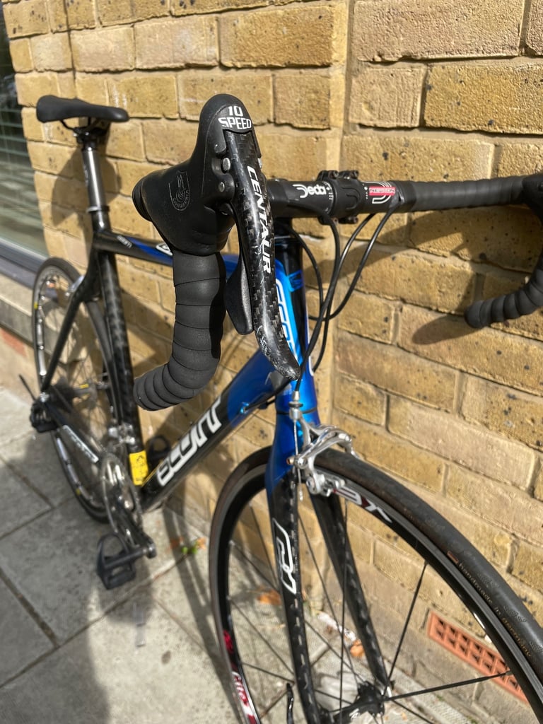 Complete Carbon Scott Road bicycle Campagnolo components throughout