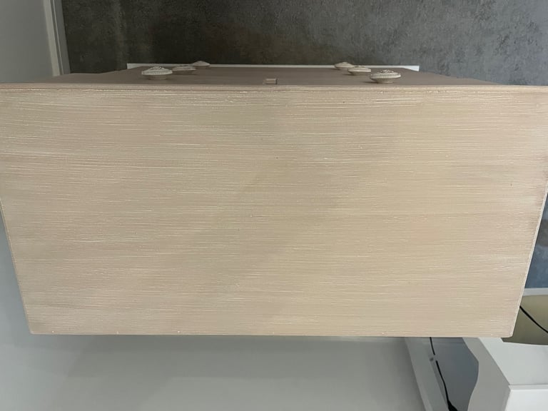 Juliette collection chest of drawers - see description. 