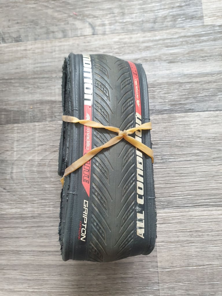 700 x 25 mm road bike tyre Specialized Armadillo Elite All condition. 700c tyre