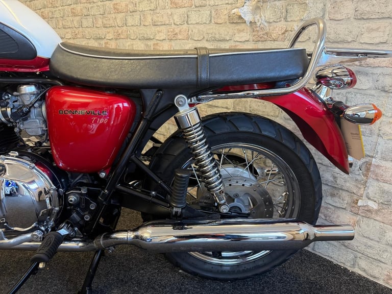 2013 Triumph Bonneville T100 - Red - 17k miles - Nice condition retro bike 