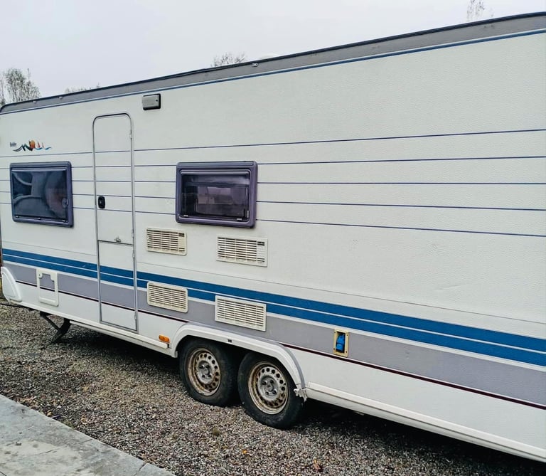 image for 2005 Fixed bed hobby caravan 