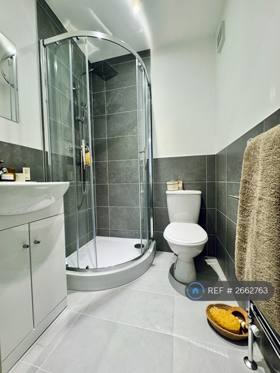 8 bedroom house in Margate Road, Southsea, PO5 (8 bed) (#2662763)