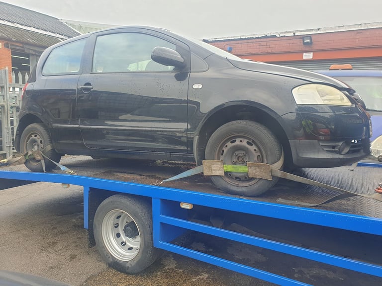 Vw fox 2008 black perol breaking for parts 