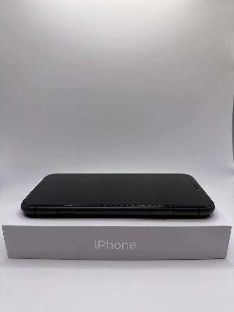 PRISTINE: Apple iPhone 11, 64gb, Black (UNLOCKED)