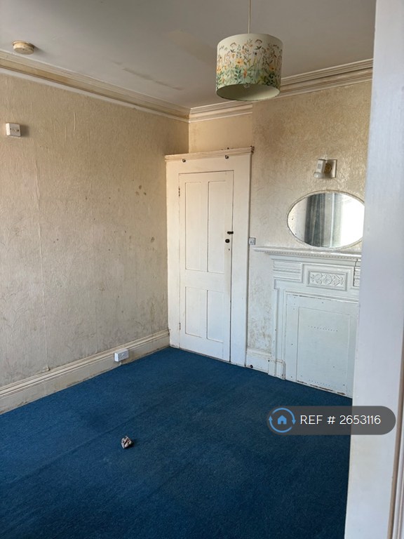 3 bedroom flat in High Street, Lee On Solent, PO13 (3 bed) (#2653116)