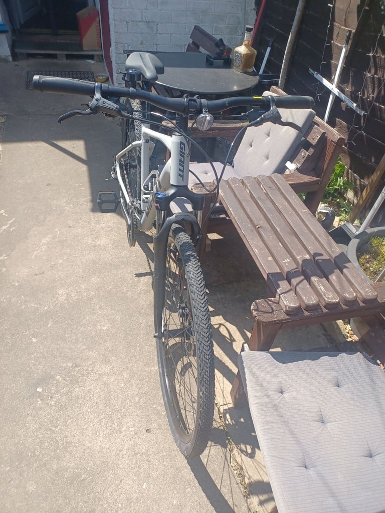 Giant Roam 3 Disc 2023 Hybrid Sports Bike M FRAME