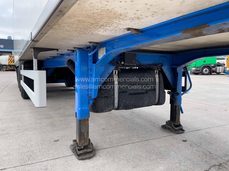 CHEREAU TWIN EVAP TRI AXLE FRIDGE TRAILER 