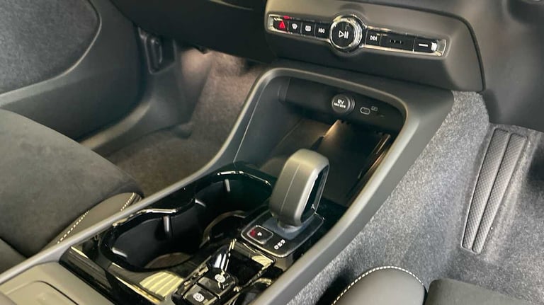 2025 Volvo XC40 2.0 B4P Ultra Black Edition 5dr Auto SUV Petrol Automatic