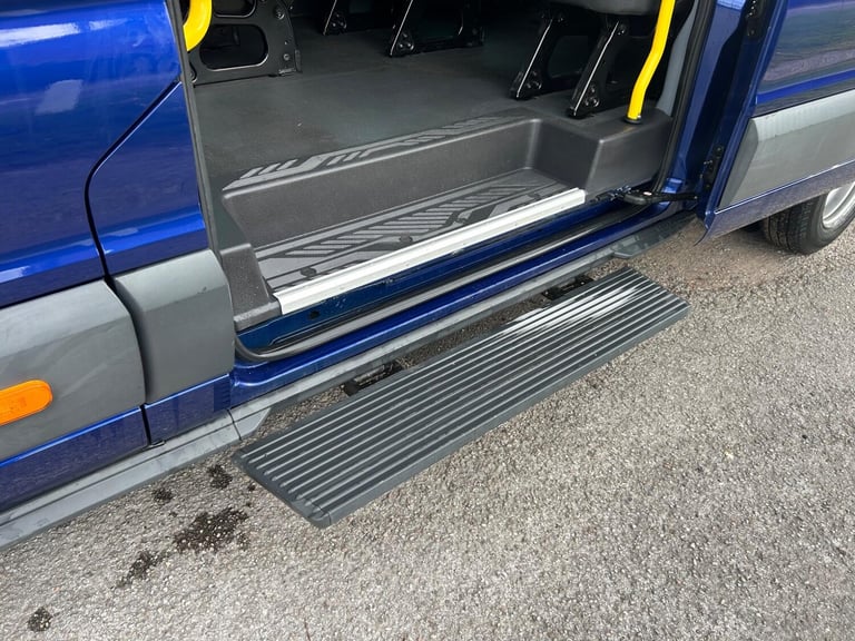 2016 Ford Transit 2.2 TDCi 460 HDT Trend Minibus 5dr Diesel Manual L4 H3 (17 Seats) (196 g/km NA ...