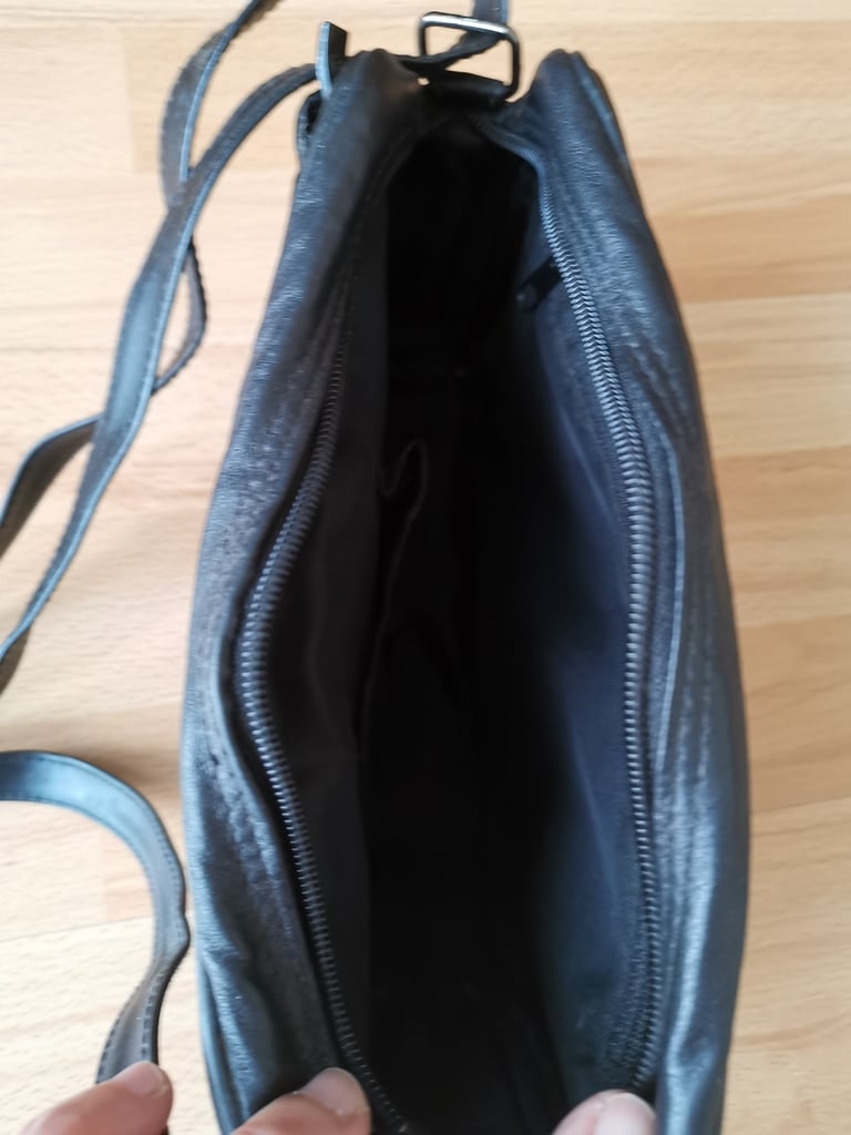 Genuine Leather Shoulder Bag~ 23cm x 16.5cm x 7cm ~Post available*