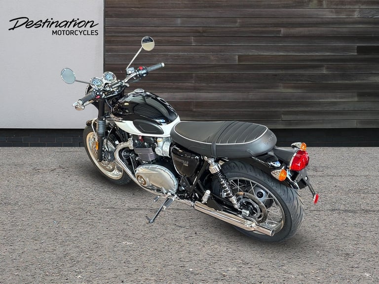 2025 Triumph Bonneville T120 PREMIUM TWIN COLOUR Petrol black 6 Speed